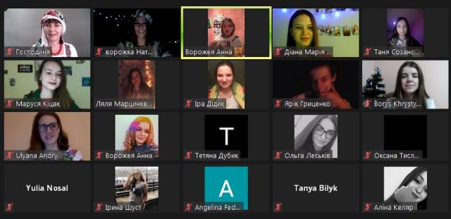 Дівчата ворожать